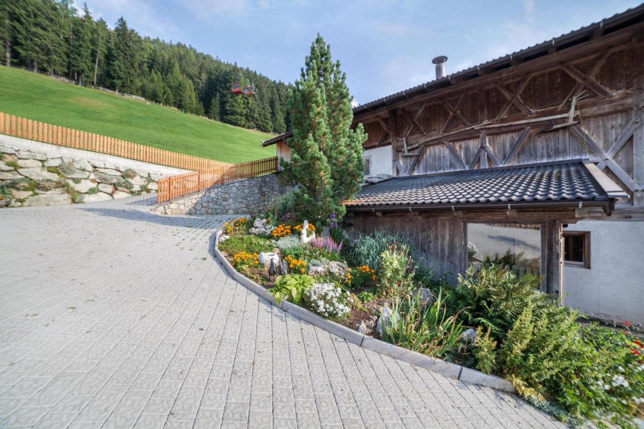 Tonigbauernhof Blumenwiese Scena Exterior foto